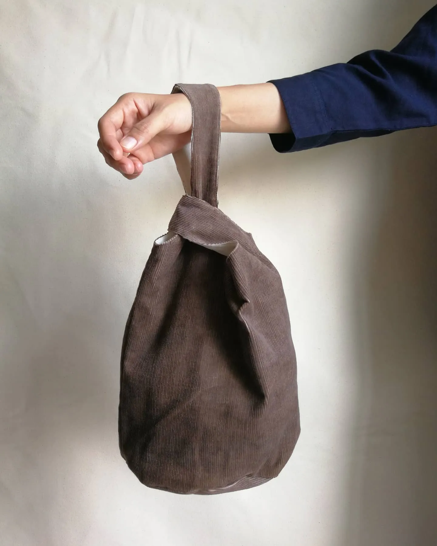 CORDUROY KNOT BAG