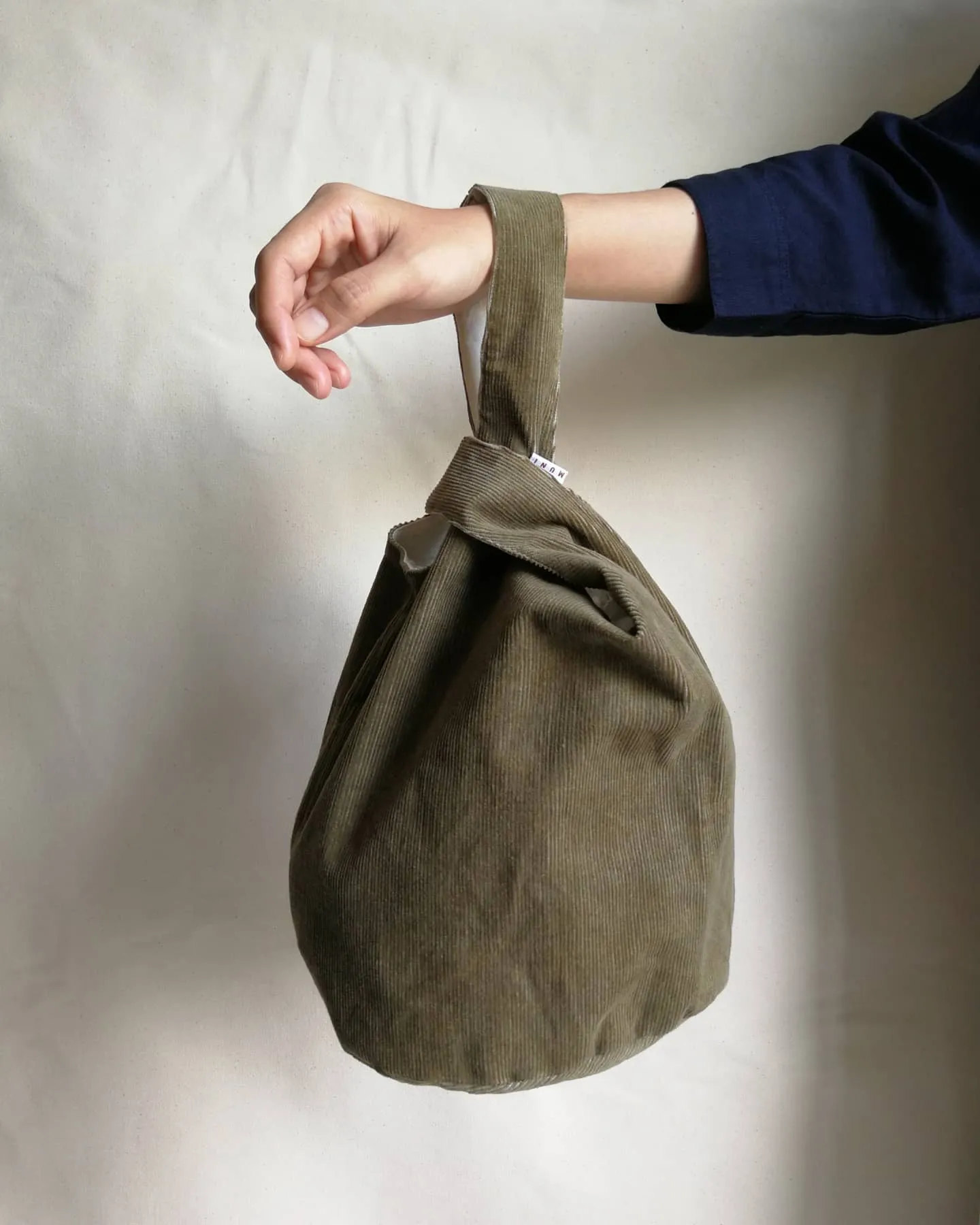 CORDUROY KNOT BAG