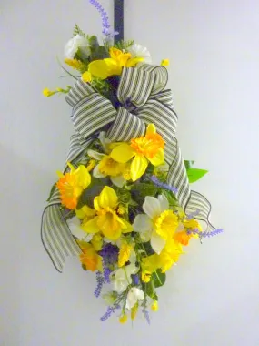 Daffodil Door Swag