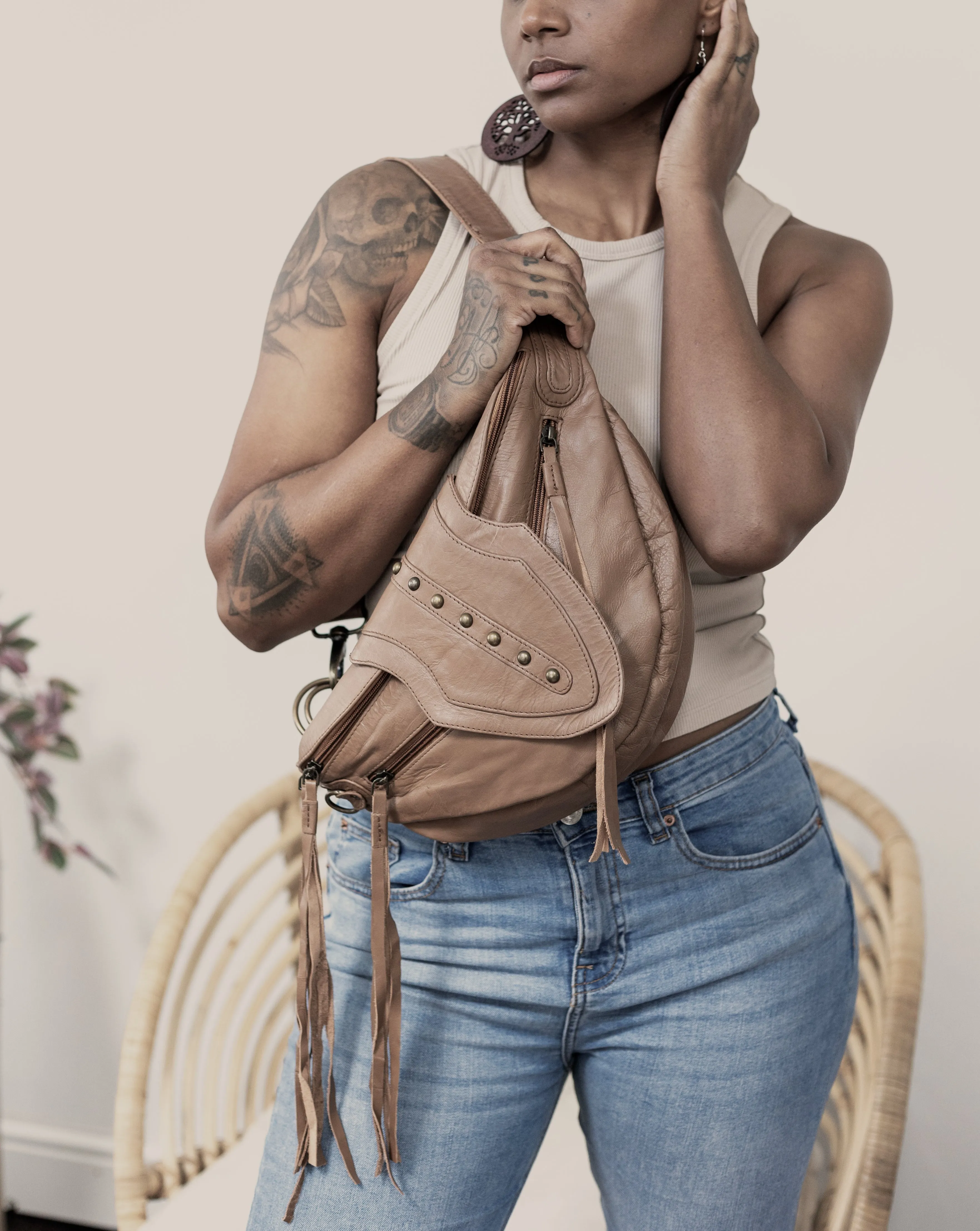 Leather Arrow Bag | Chestnut Brown